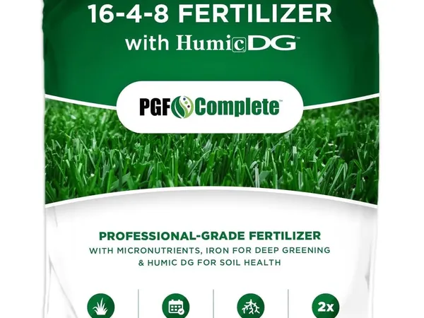 The Andersons PGF Complete 16-4-8 — fotografía de producto del fertilizante premium para césped sobre fondo liso