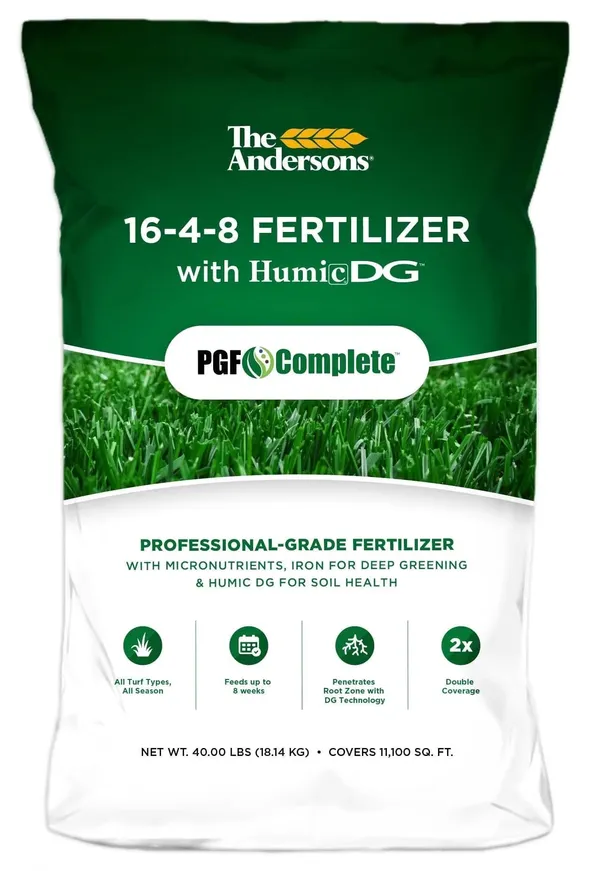 The Andersons PGF Complete 16-4-8 — fotografía de producto del fertilizante premium para césped sobre fondo liso