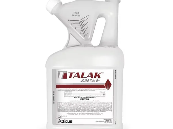 Atticus Talak 7.9% Bifenthrin Concentrate — fotografía de producto del insecticida concentrado de superficie sobre fondo liso