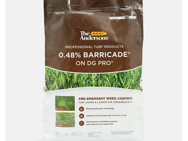 The Andersons Barricade Granular Pre-Emergent — fotografía de producto del herbicida preemergente sobre fondo liso