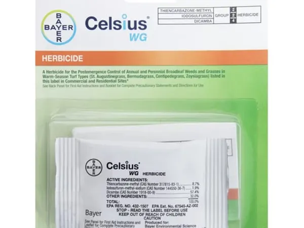 Prime Source Celsius WG Easy Mix Packet — fotografía de producto del herbicida posemergente profesional sobre fondo liso
