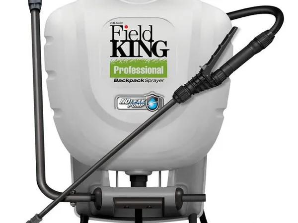 Field King 190328 Backpack Sprayer, 4 galones — fotografía de producto del pulverizador de mochila manual sobre fondo liso