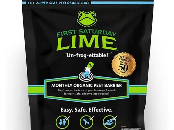 First Saturday Lime Insect Repellent (20 lb) — fotografía de producto del repelente y desodorizante a base de calcita sobre fondo liso