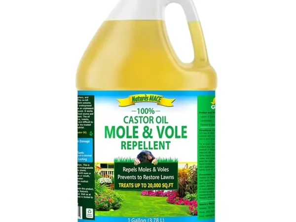 Natural Elements Mole & Vole Repellent, fórmula 100% aceite de ricino (1 gal) — fotografía de producto del repelente líquido de aceite de ricino sobre fondo liso