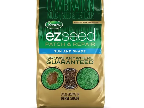 Scotts EZ Seed Patch & Repair, Sun and Shade — fotografía de producto de la combinación de semilla, mantillo y fertilizante para calvas sobre fondo liso