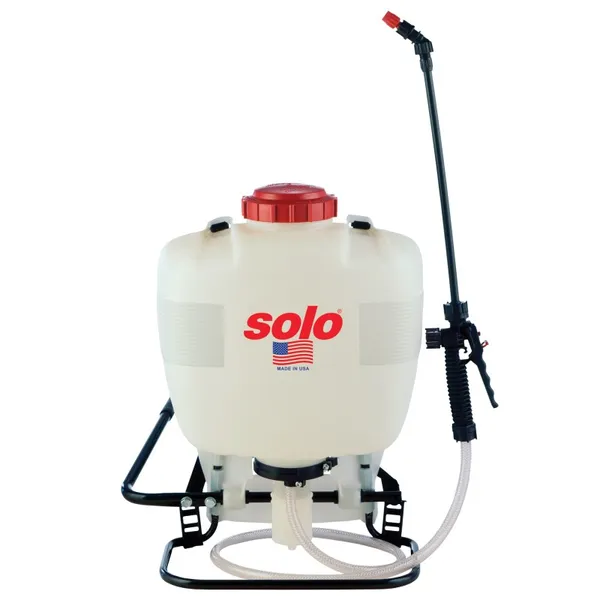 Solo 425 piston backpack sprayer — 4 gallon manual backpack sprayer product photograph on a plain background